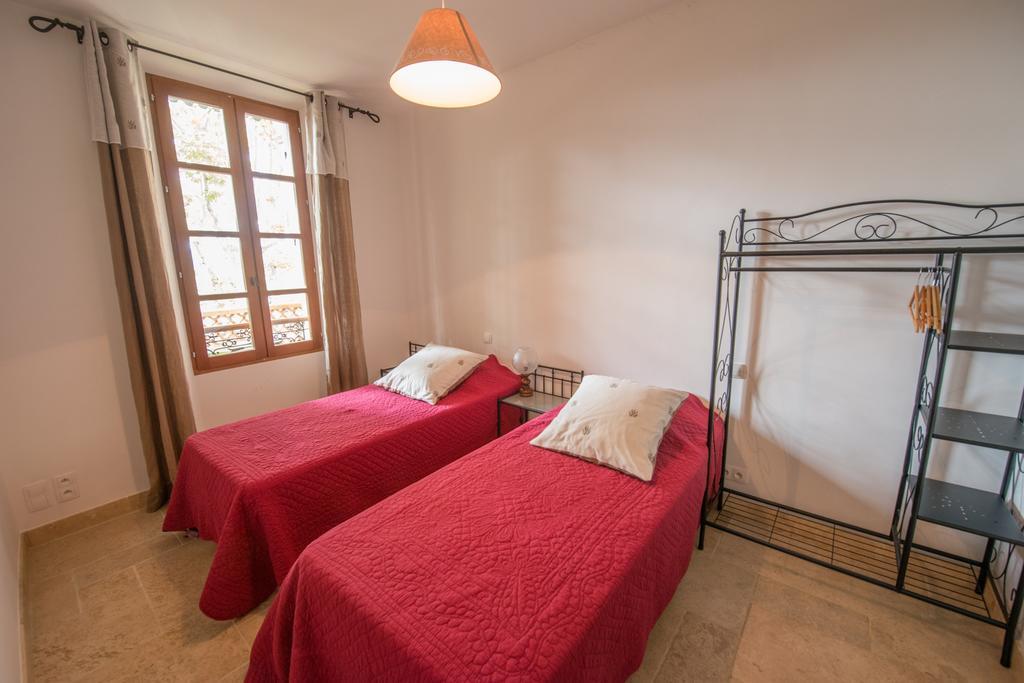 La Treille Et L'Impasse Hotel Ansouis Room photo